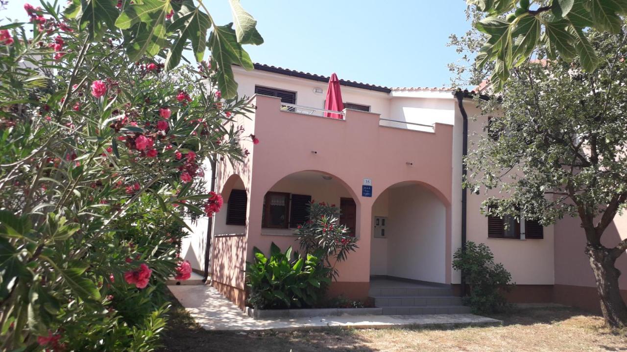 Apartmani Mia Ližnjan Exteriör bild