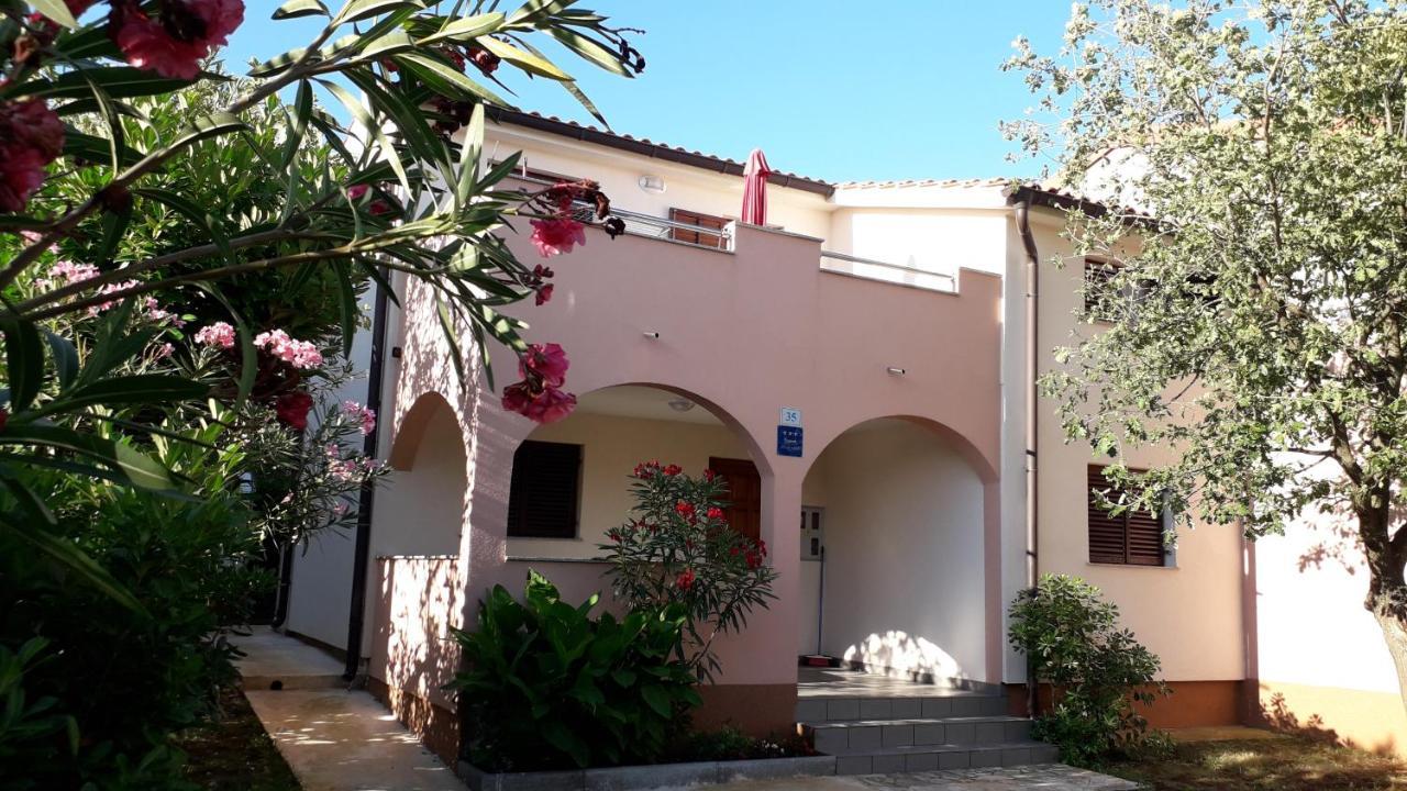 Apartmani Mia Ližnjan Exteriör bild