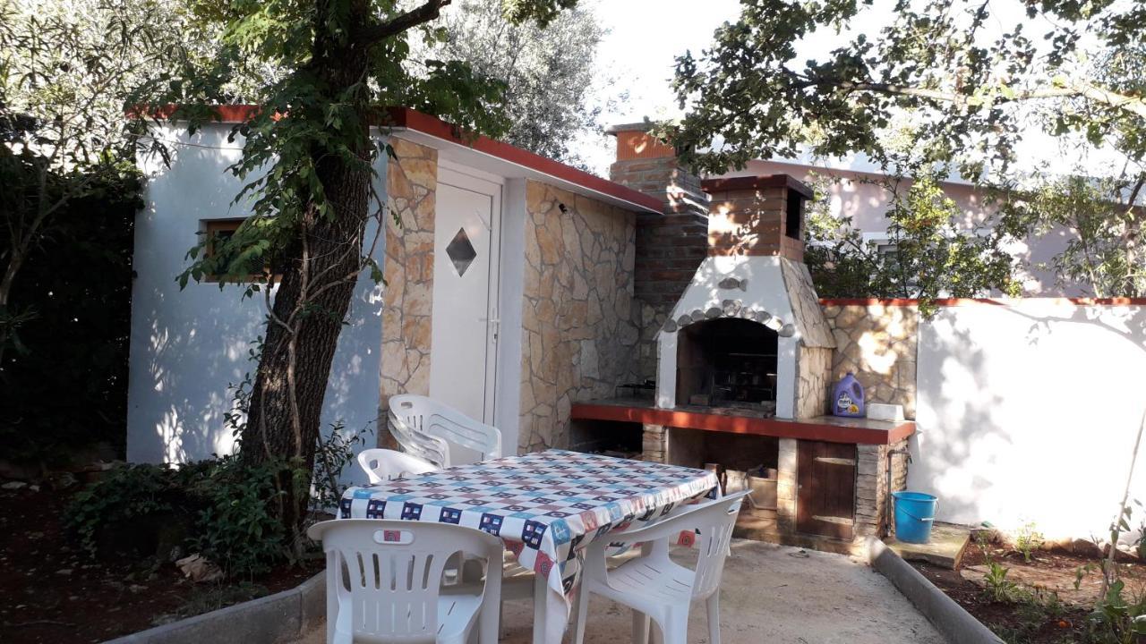 Apartmani Mia Ližnjan Exteriör bild
