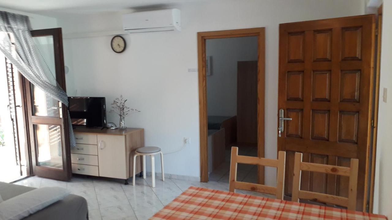 Apartmani Mia Ližnjan Exteriör bild