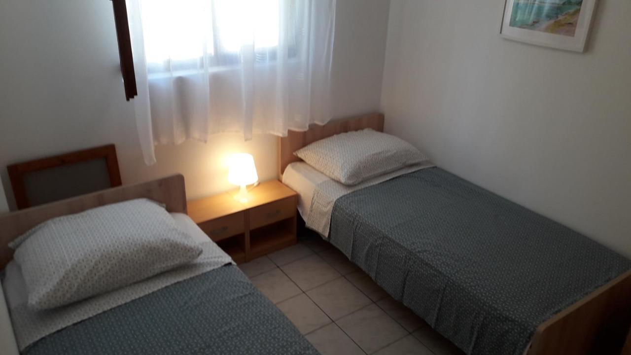 Apartmani Mia Ližnjan Exteriör bild