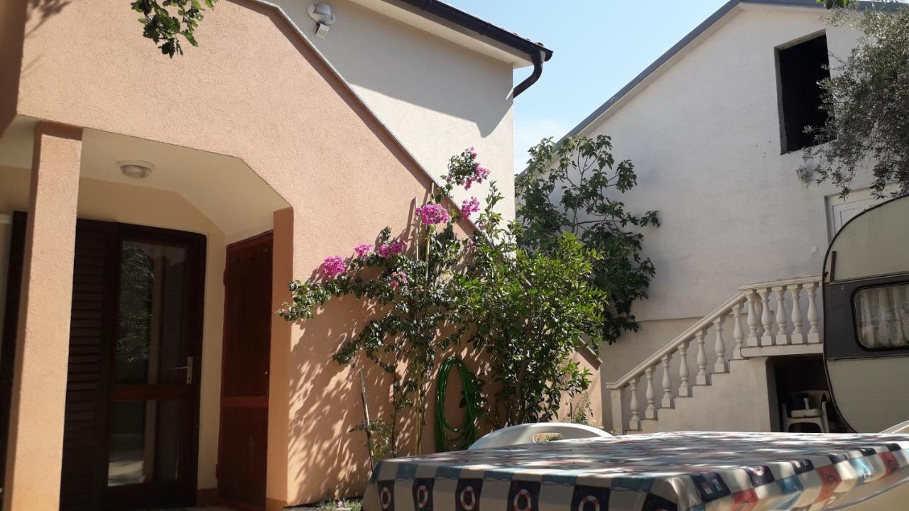 Apartmani Mia Ližnjan Exteriör bild