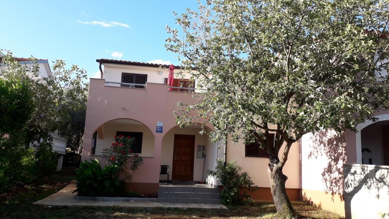 Apartmani Mia Ližnjan Exteriör bild