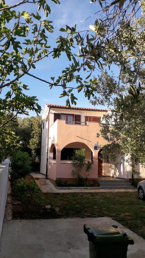 Apartmani Mia Ližnjan Exteriör bild