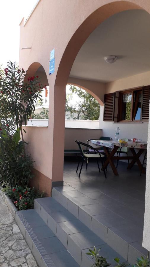 Apartmani Mia Ližnjan Exteriör bild