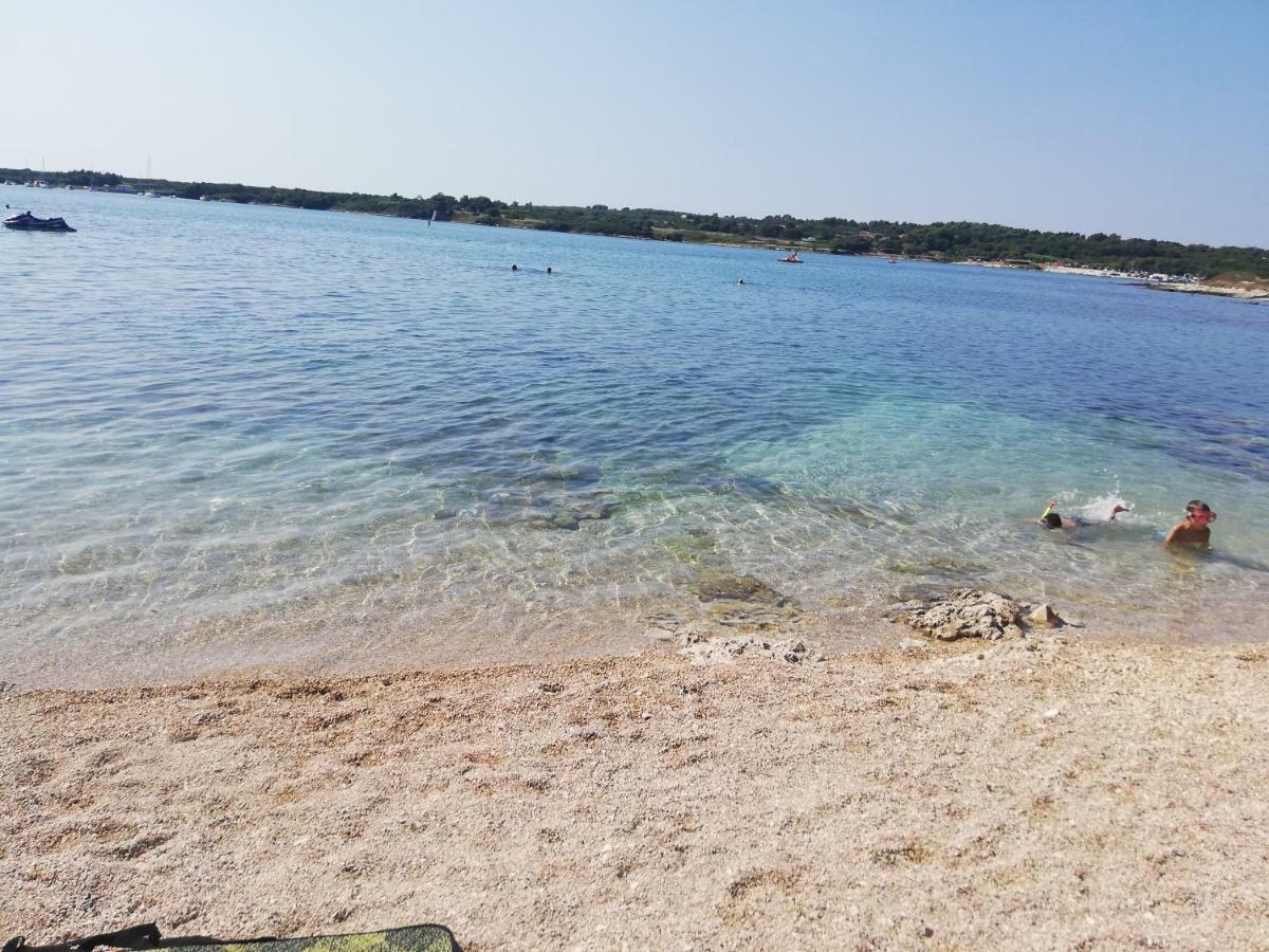 Apartmani Mia Ližnjan Exteriör bild