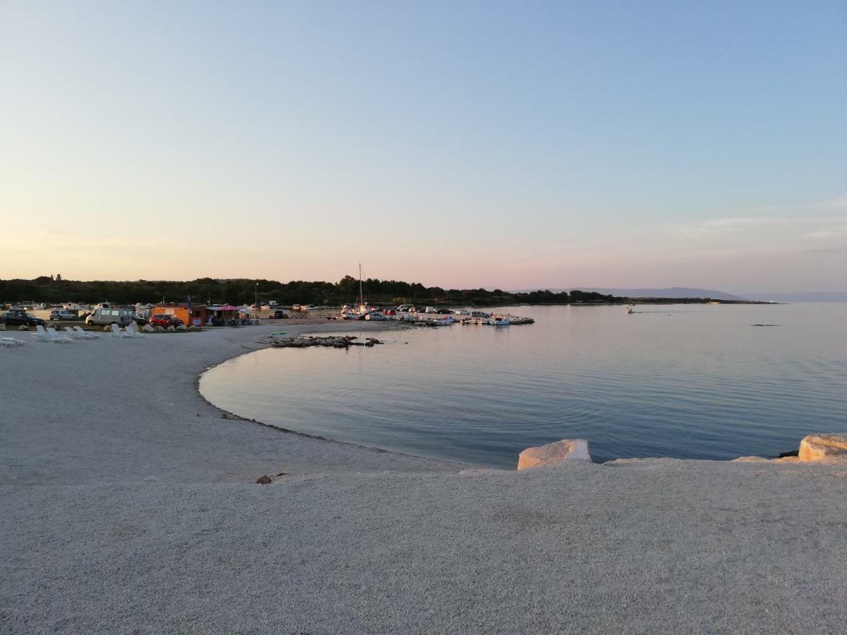 Apartmani Mia Ližnjan Exteriör bild