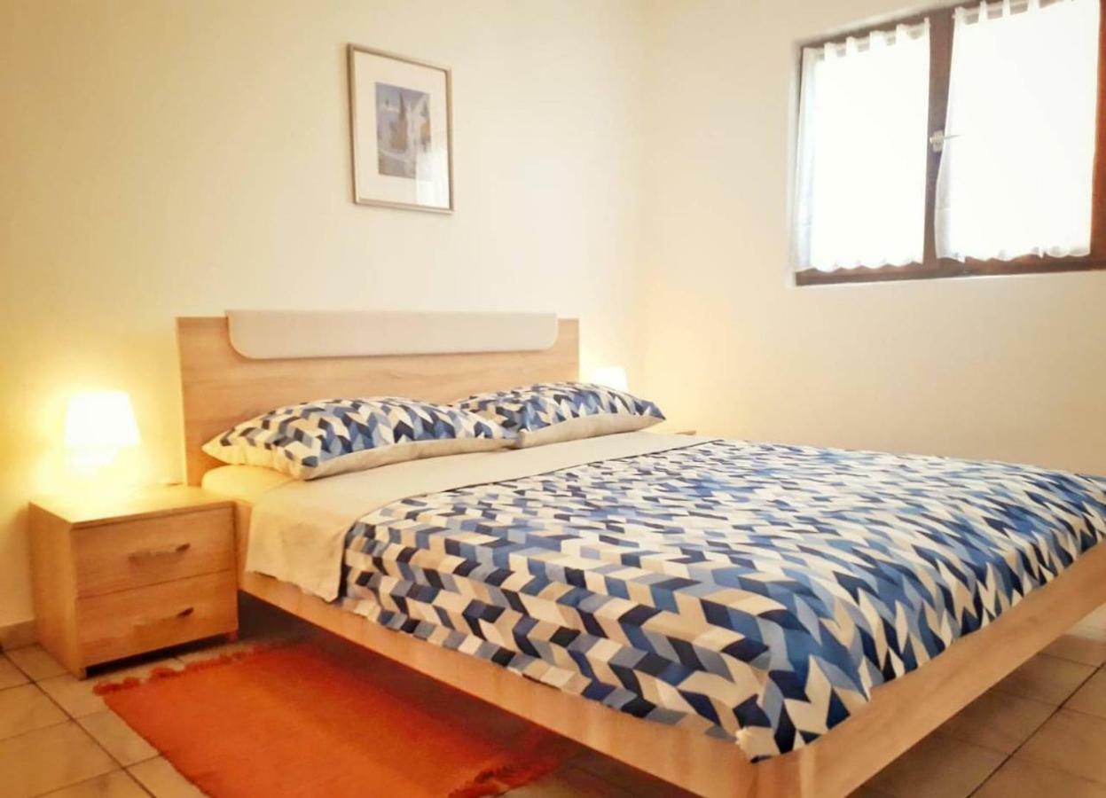 Apartmani Mia Ližnjan Exteriör bild