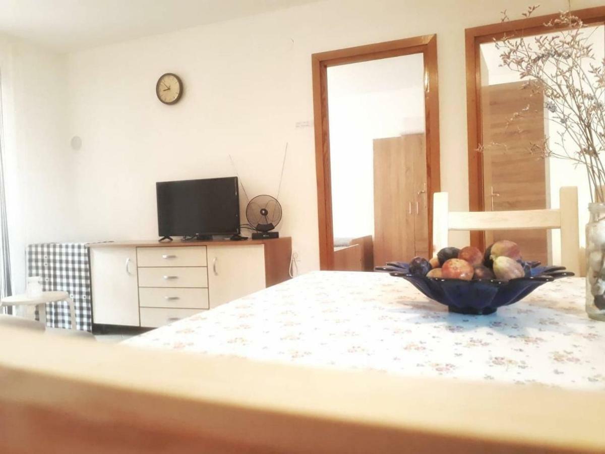 Apartmani Mia Ližnjan Exteriör bild
