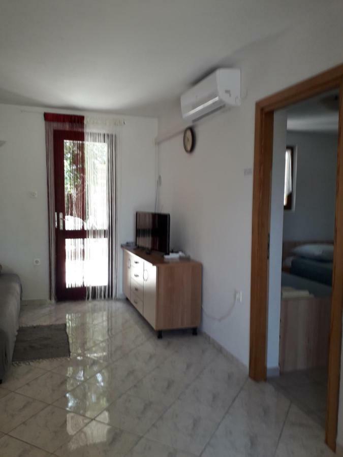 Apartmani Mia Ližnjan Exteriör bild