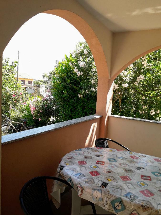 Apartmani Mia Ližnjan Exteriör bild