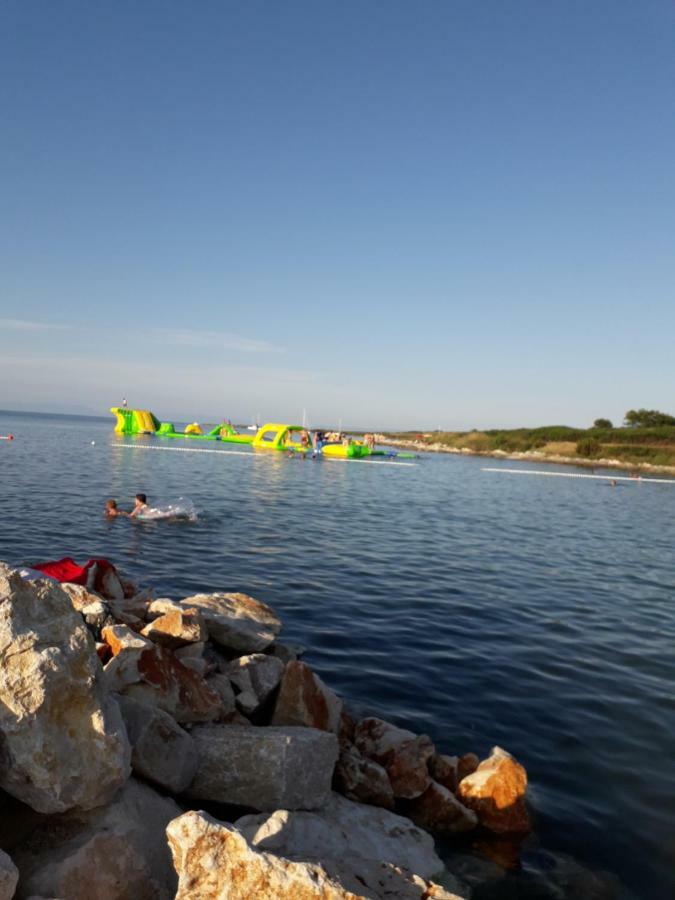 Apartmani Mia Ližnjan Exteriör bild