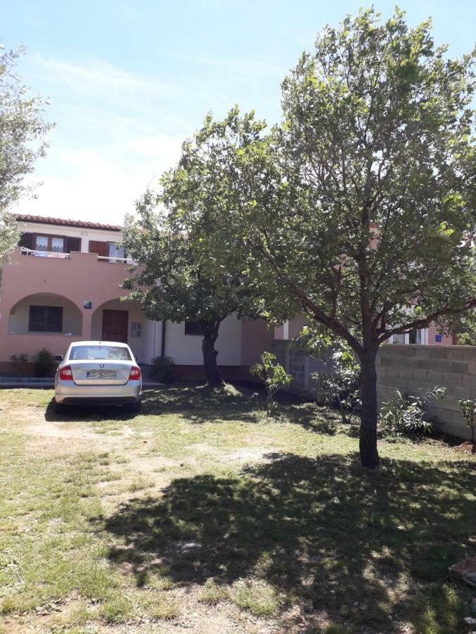 Apartmani Mia Ližnjan Exteriör bild