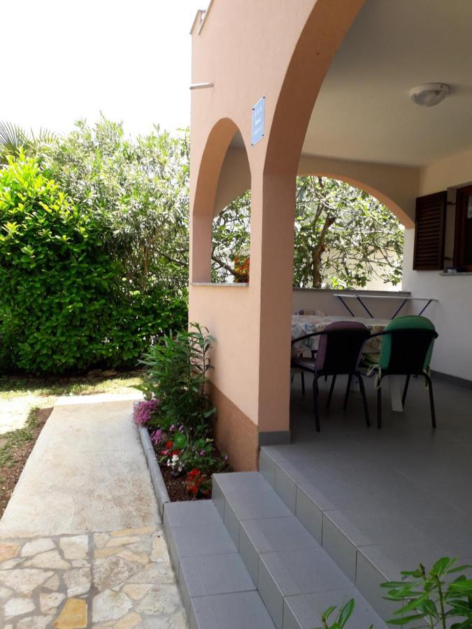 Apartmani Mia Ližnjan Exteriör bild